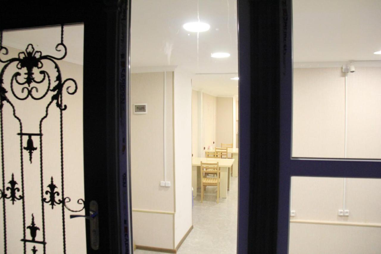 Blossom Hostel Updated ! Обновлено !!! City Center! Perfect Order!!! Snow-White Bed Linen!!! Идеальный Порядок!!! Белоснежное Постельное Белье!!! Центр Города !!! Tbilisi Exterior photo