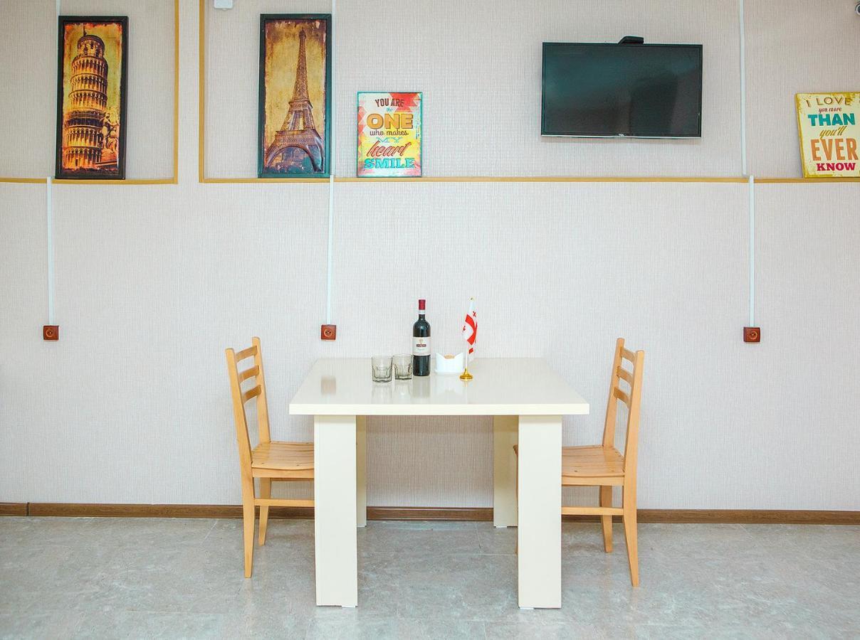 Blossom Hostel Updated ! Обновлено !!! City Center! Perfect Order!!! Snow-White Bed Linen!!! Идеальный Порядок!!! Белоснежное Постельное Белье!!! Центр Города !!! Tbilisi Exterior photo